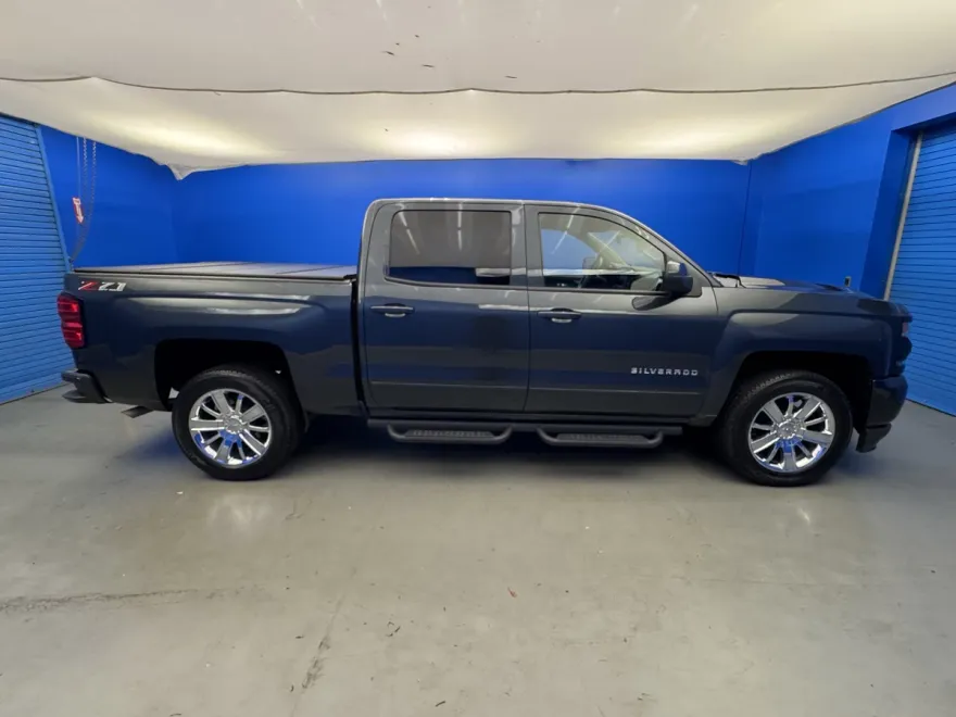 2018 Chevrolet Silverado 1500 LT photo 1