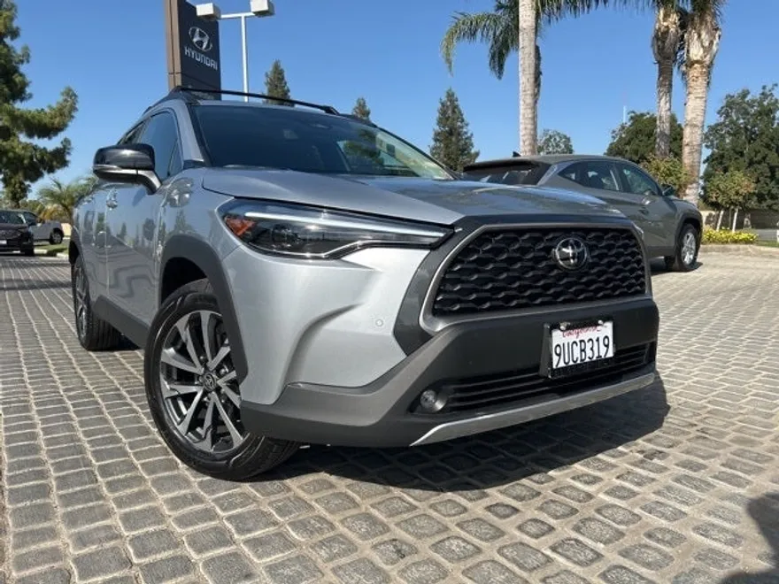 2025 Toyota Corolla Cross XLE photo 1