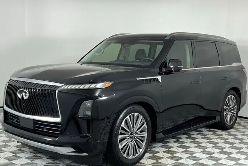 2025 Infiniti QX80 Luxe photo 1
