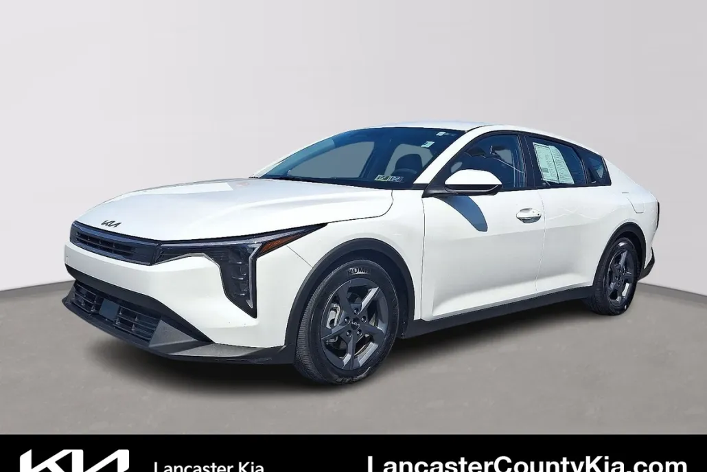 2025 Kia K4 LXS photo 1