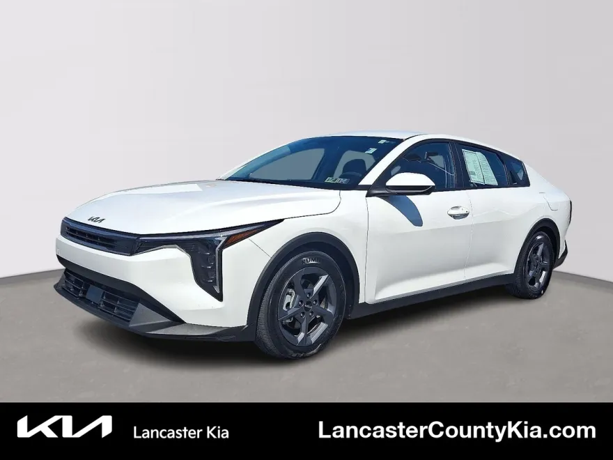 2025 Kia K4 LXS photo 1