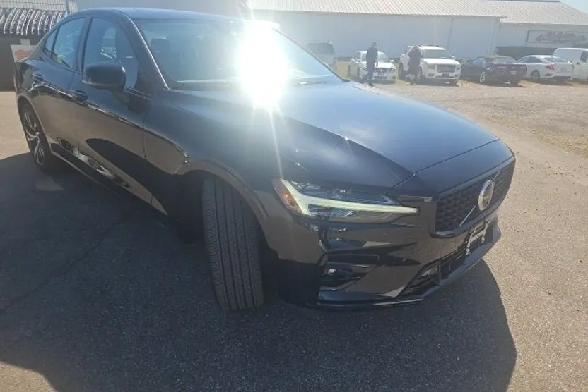 2024 Volvo S60 B5 Plus photo 1