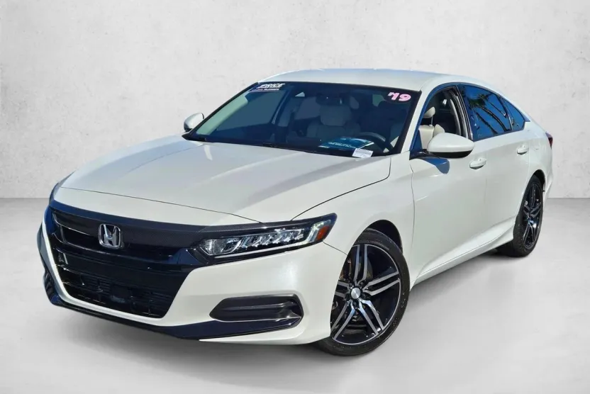 2019 Honda Accord LX photo 1