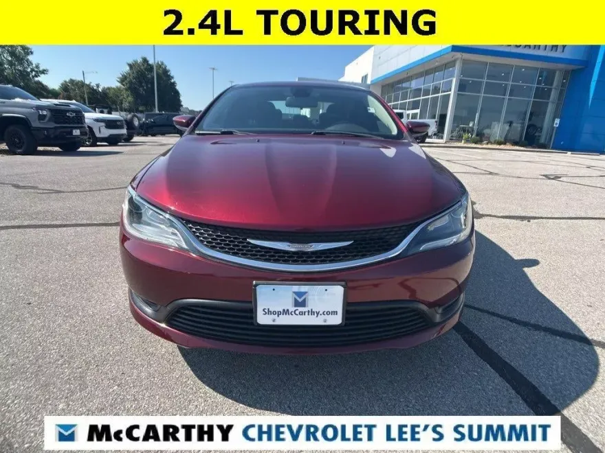 2017 Chrysler 200 LX photo 1