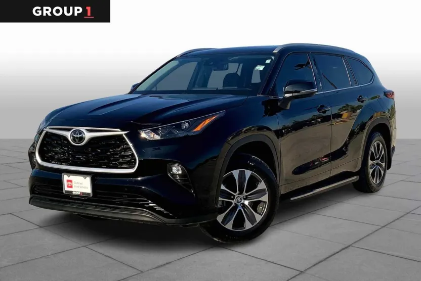 2022 Toyota Highlander XLE photo 1