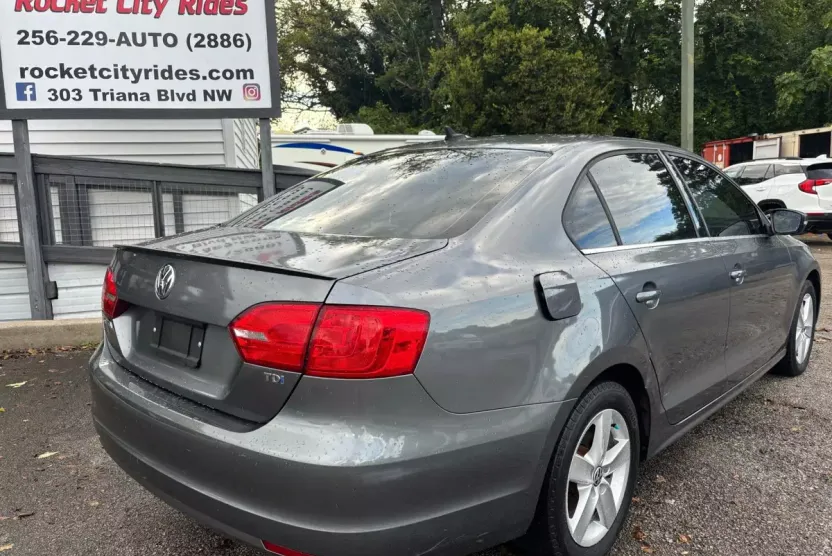 2012 Volkswagen Jetta 2.0 TDI photo 1