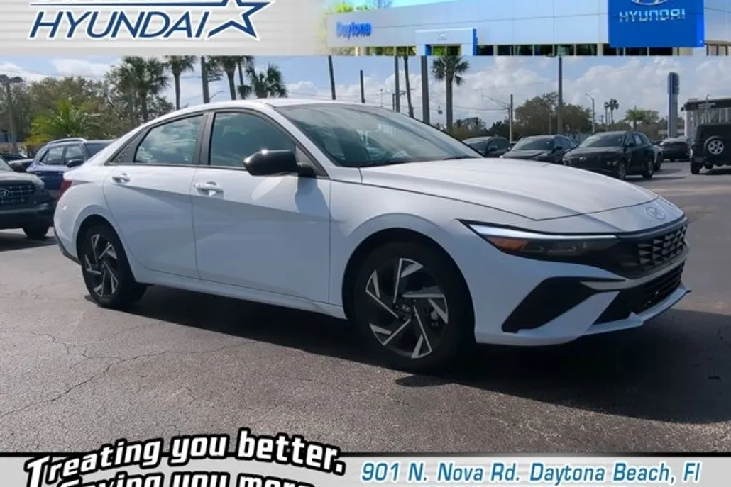 2025 Hyundai Elantra SEL Sport photo 1
