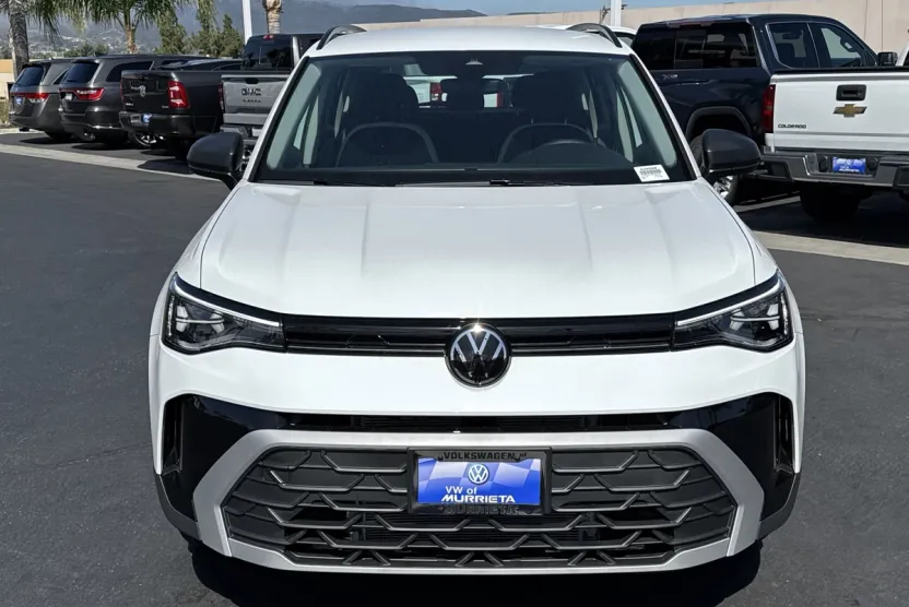 2025 Volkswagen Taos S photo 1