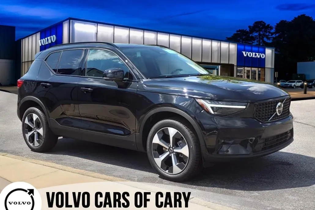 2025 Volvo XC40 Plus photo 1