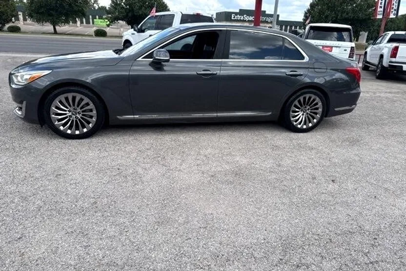2018 Genesis G90 3.3T Premium photo 1