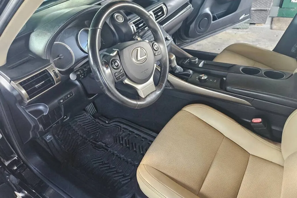 2015 Lexus IS 250 photo 1