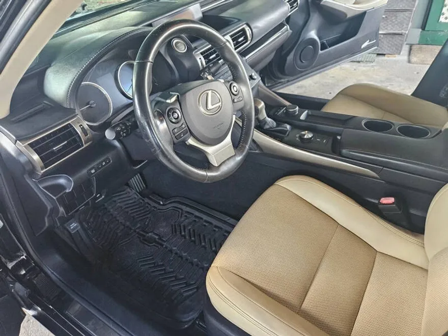 2015 Lexus IS 250 photo 1