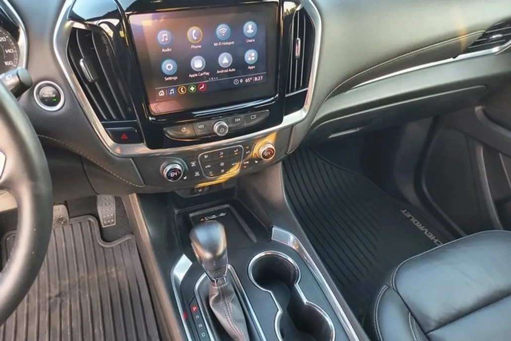 2022 Chevrolet Traverse Leather photo 1