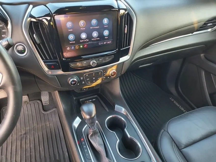 2022 Chevrolet Traverse Leather photo 1