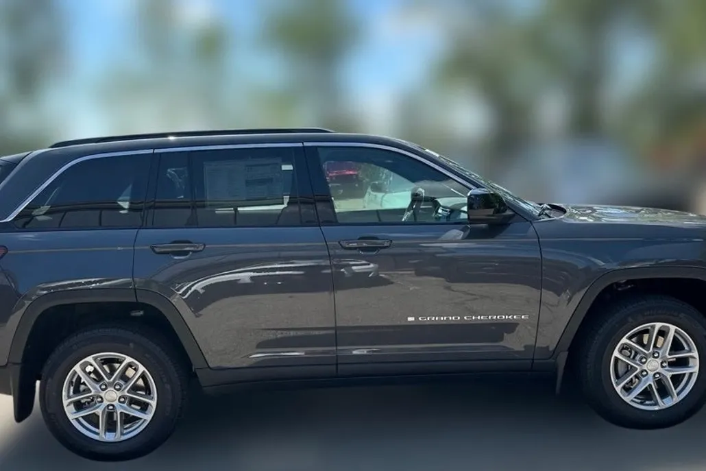 2025 Jeep Grand Cherokee Laredo X photo 1