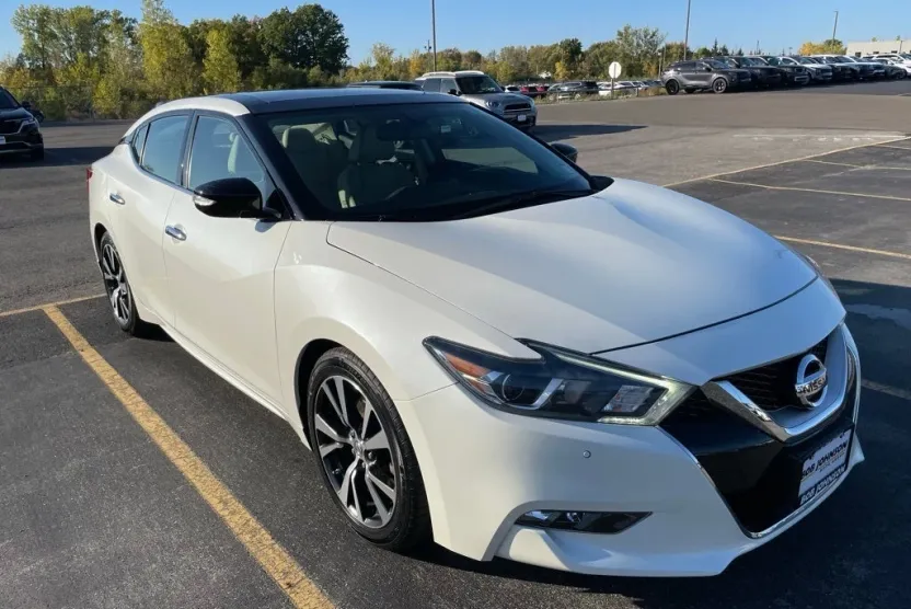 2017 Nissan Maxima SL photo 1