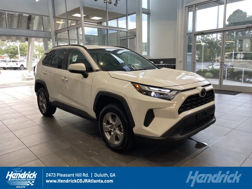 2024 Toyota RAV4 XLE photo 1