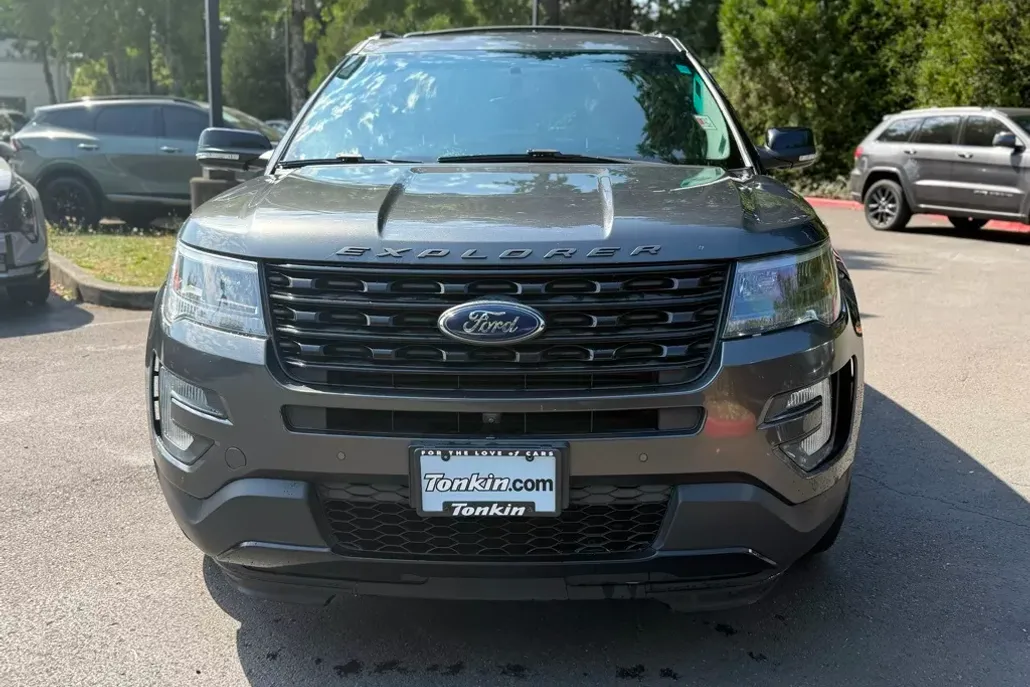 2017 Ford Explorer Sport photo 1