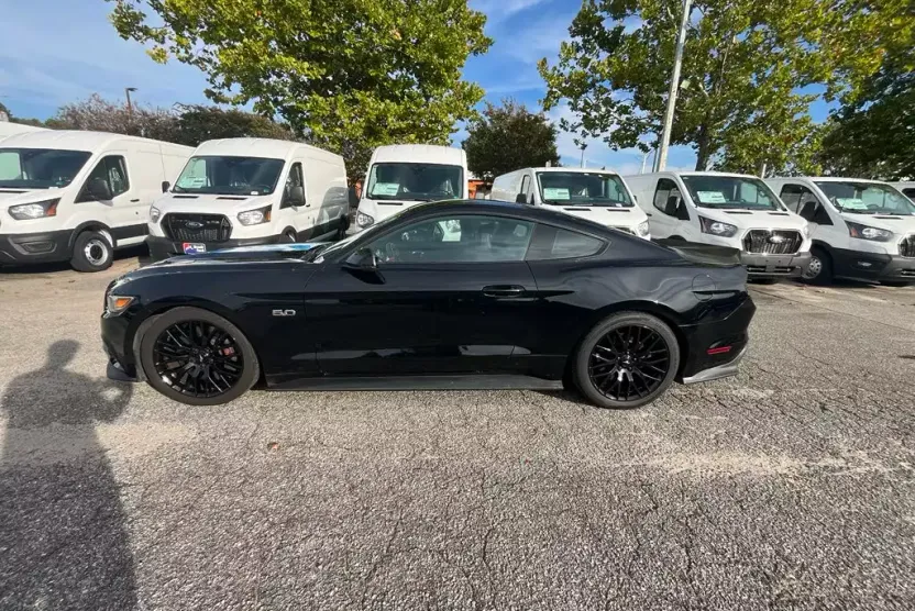 2017 Ford Mustang GT Premium photo 1