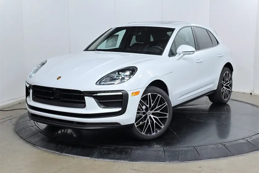 2026 Porsche Macan T photo 1