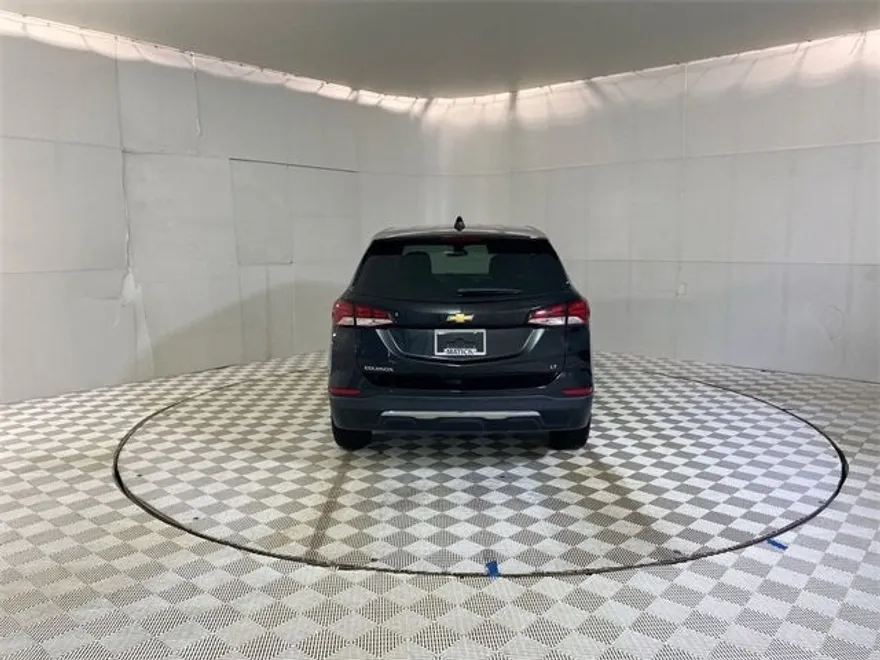 2022 Chevrolet Equinox LT photo 1