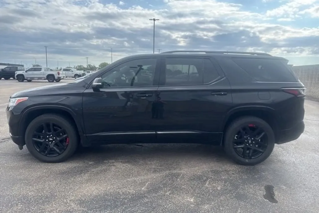 2021 Chevrolet Traverse Premier photo 1