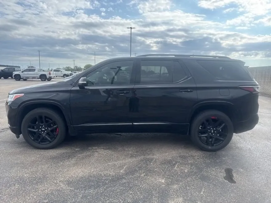 2021 Chevrolet Traverse Premier photo 1