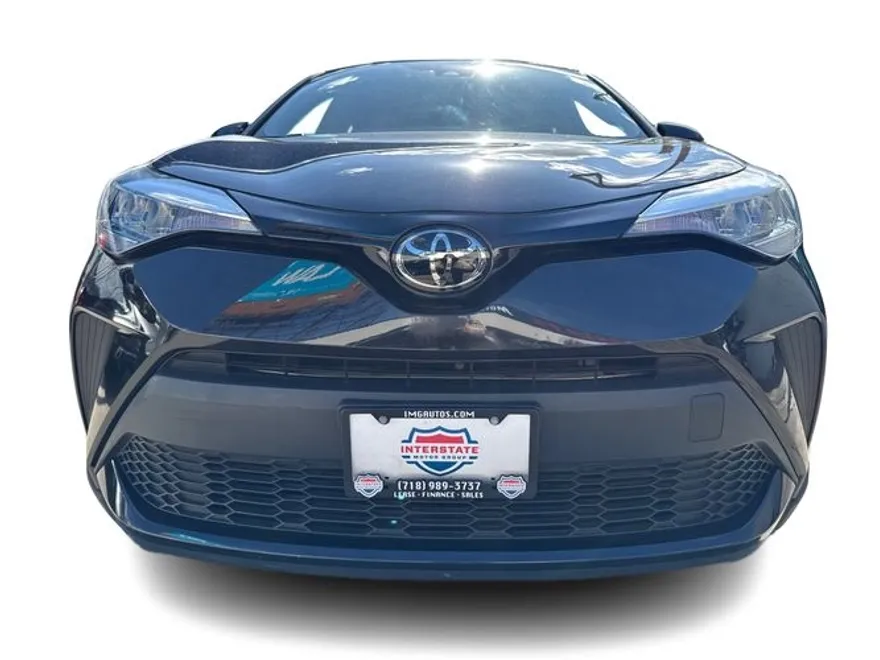 2022 Toyota C-HR XLE photo 13