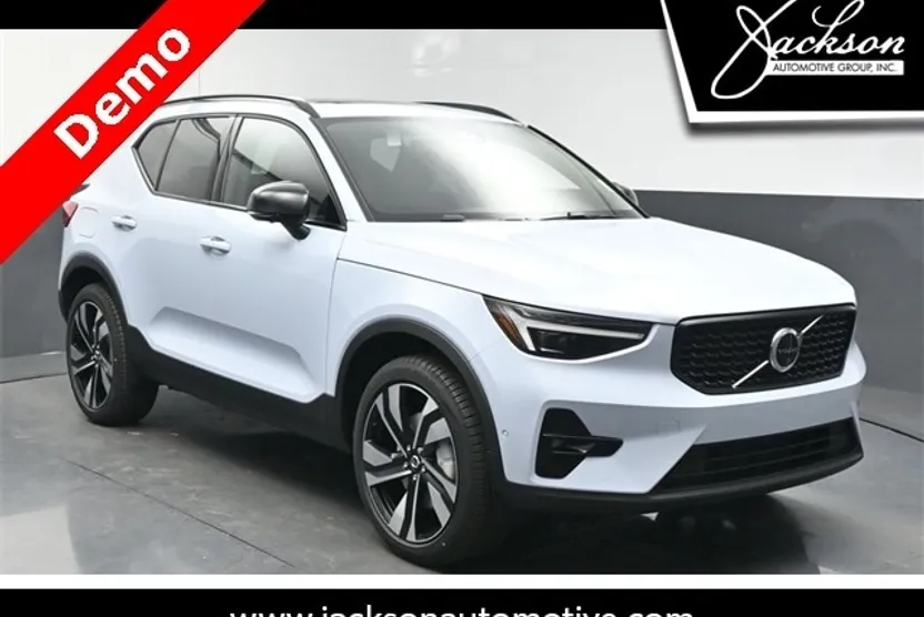 2025 Volvo XC40 Plus photo 1