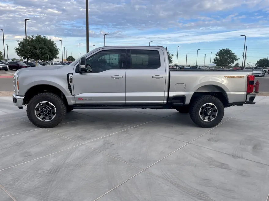 2024 Ford F-250 Lariat photo 1