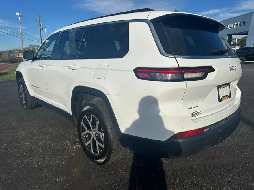 2024 Jeep Grand Cherokee Limited photo 1
