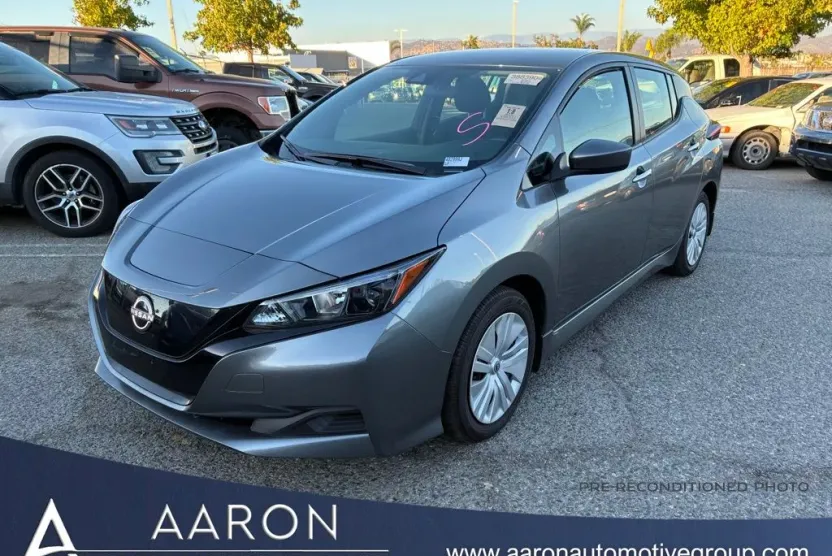 2023 Nissan Leaf S photo 1