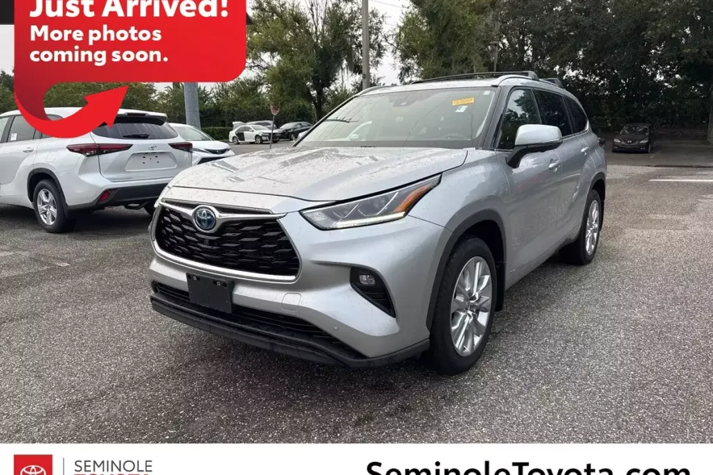 2023 Toyota Highlander Hybrid Limited photo 1