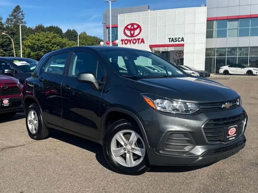 2020 Chevrolet Trax LS photo 1