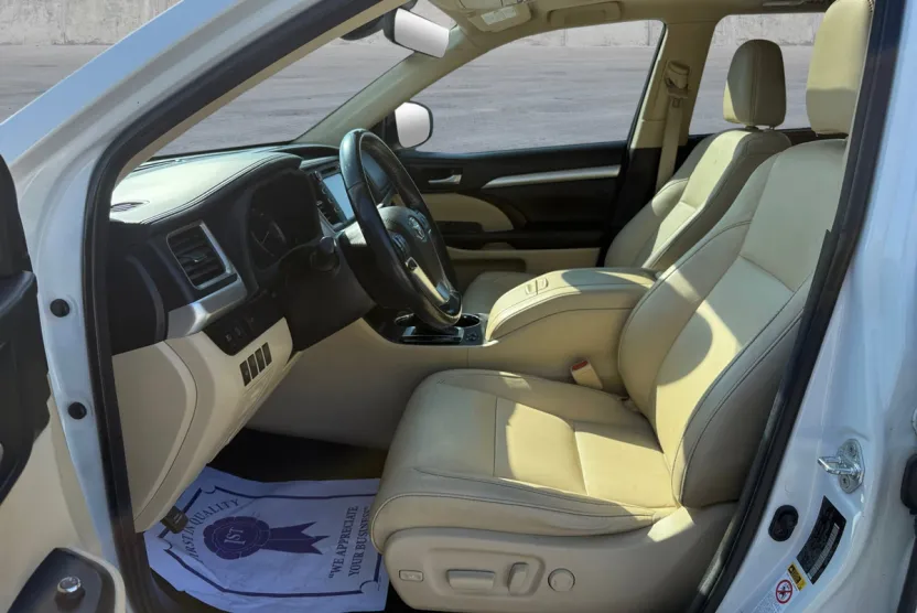 2017 Toyota Highlander XLE photo 1