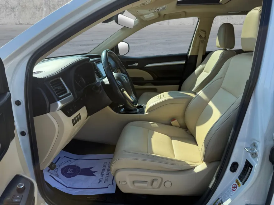 2017 Toyota Highlander XLE photo 1