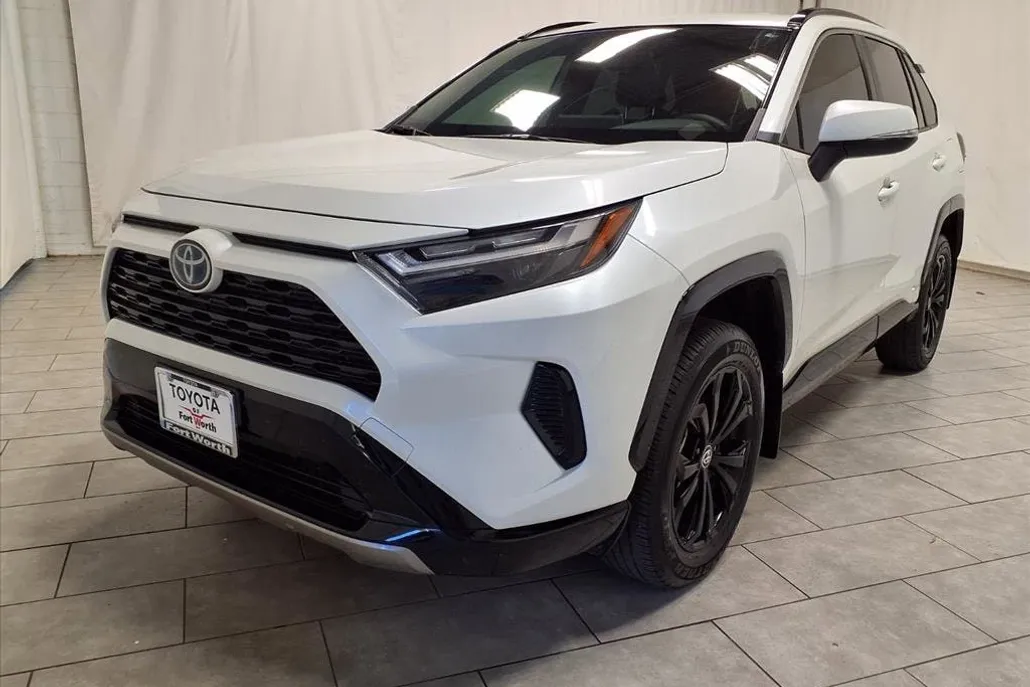 2024 Toyota RAV4 Hybrid SE photo 1
