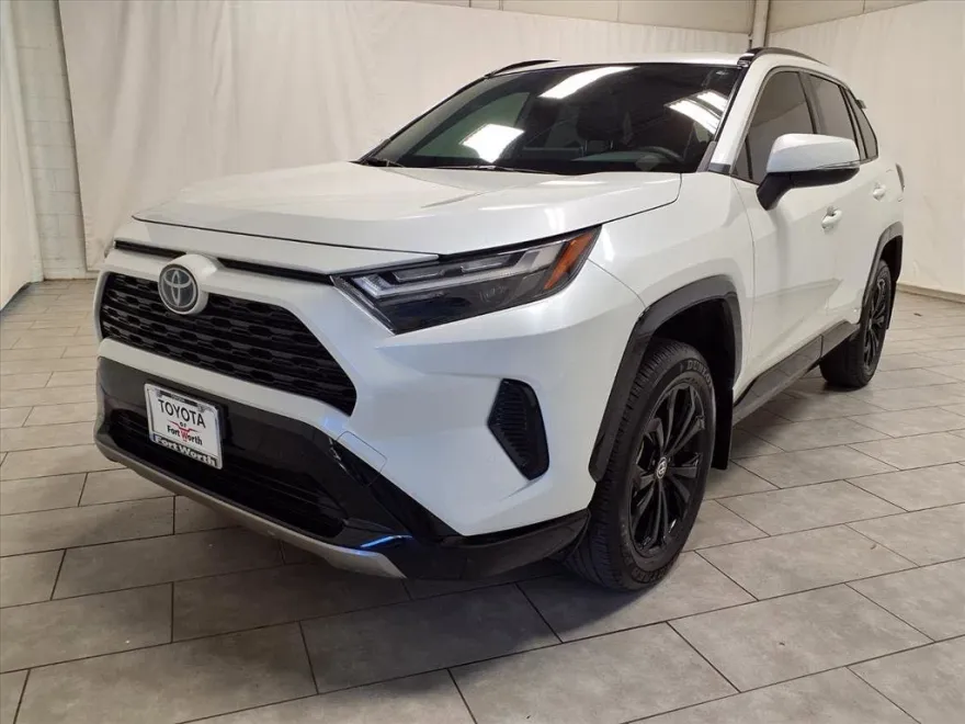 2024 Toyota RAV4 Hybrid SE photo 1