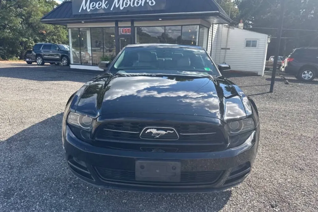 2013 Ford Mustang V6 photo 1