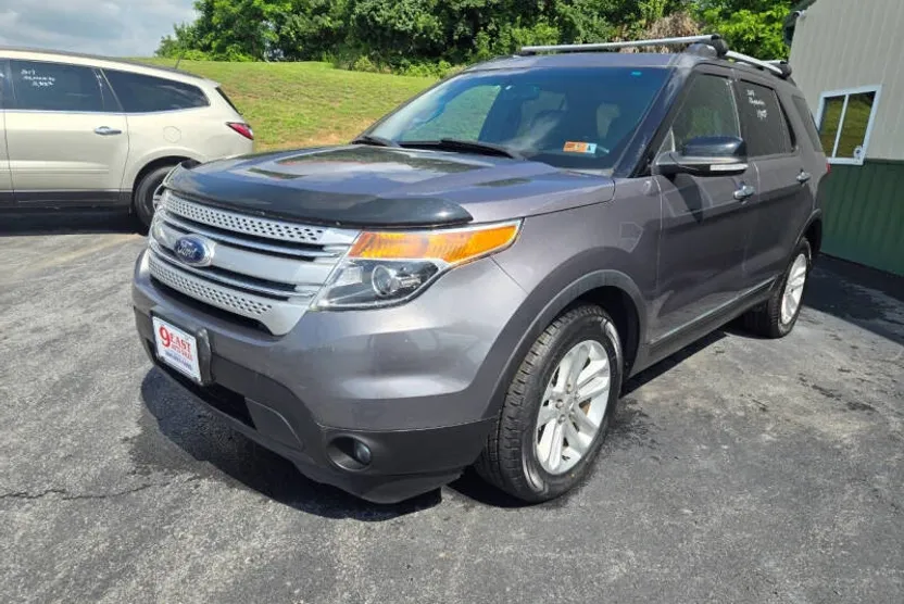 2014 Ford Explorer XLT photo 1