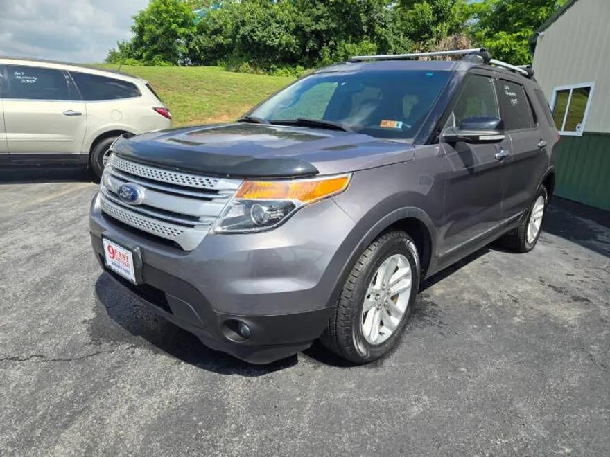 2014 Ford Explorer XLT photo 1