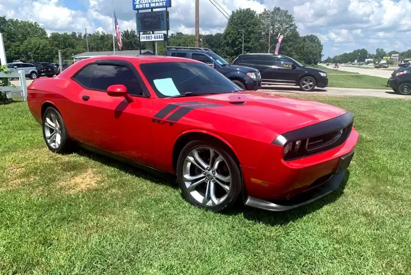 2012 Dodge Challenger R/T photo 1