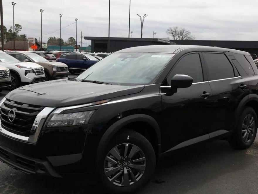 2025 Nissan Pathfinder S photo 1