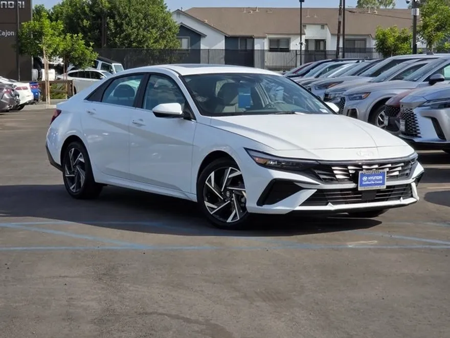 2024 Hyundai Elantra SEL photo 1