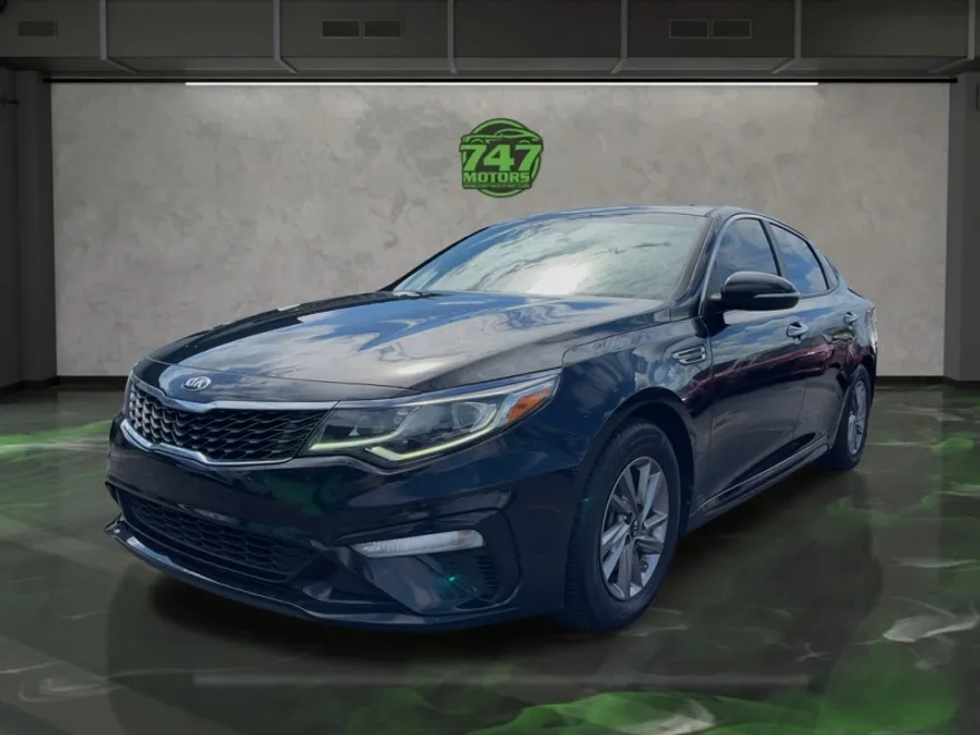 2019 Kia Optima S photo 1