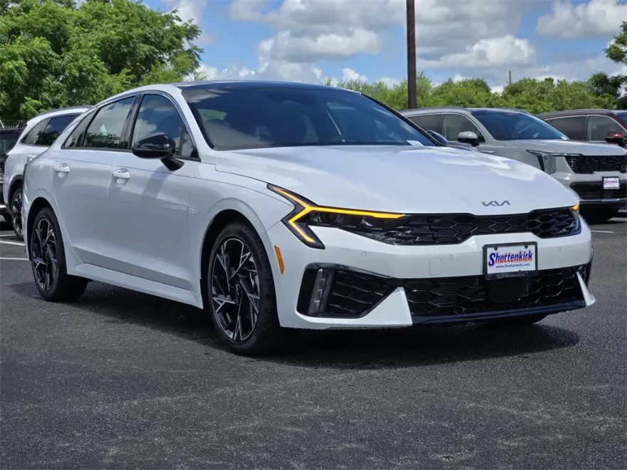 2025 Kia K5 GT-Line photo 1