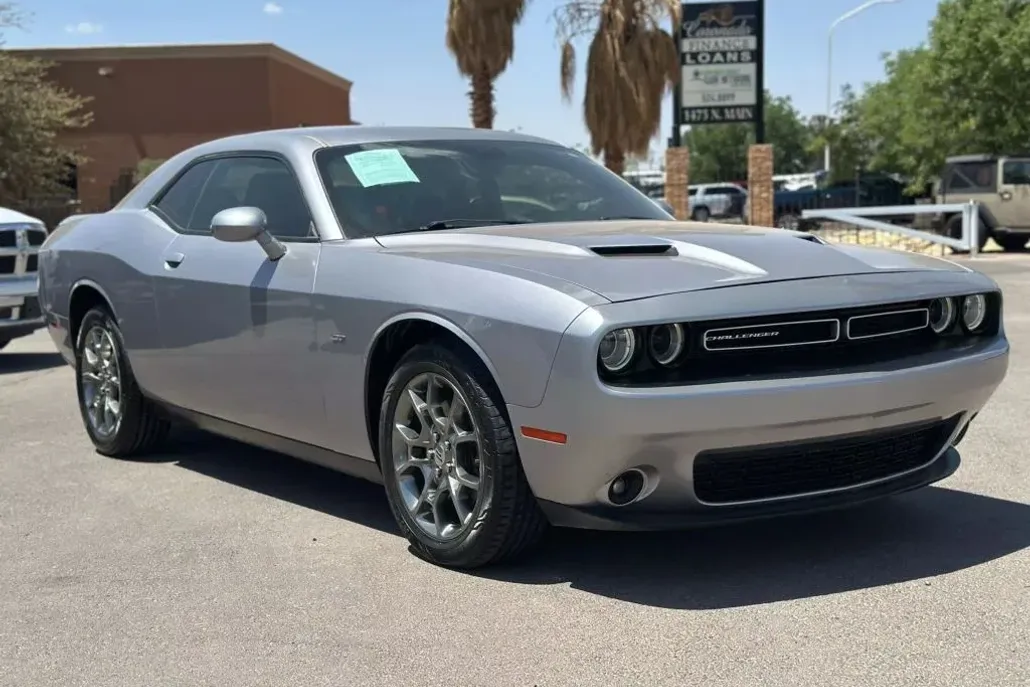 2017 Dodge Challenger GT photo 1