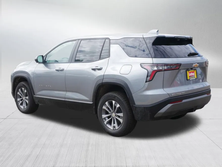 2026 Chevrolet Equinox LT photo 1
