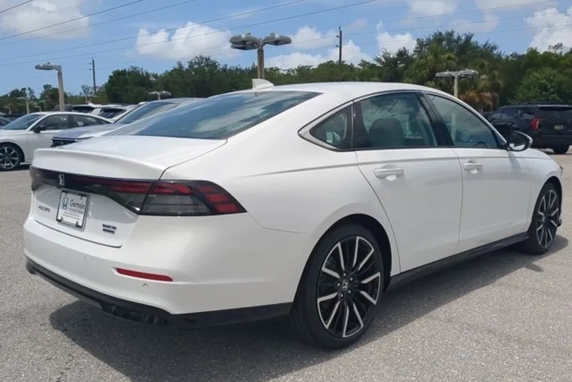 2025 Honda Accord Hybrid Touring photo 1