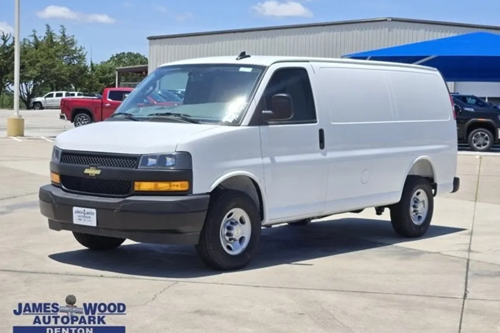 2025 Chevrolet Express Cargo 2500 Base photo 1